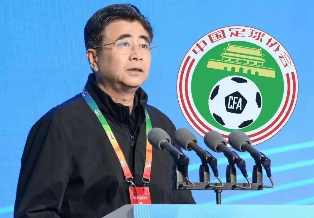 杨若晴风风火火赶到前院的时候，前院的撕、逼大戏正在如火如荼的上演着。